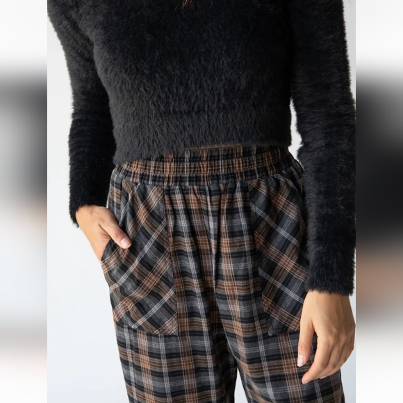 Natural Life | Plaid Pants - Picture 3 of 4